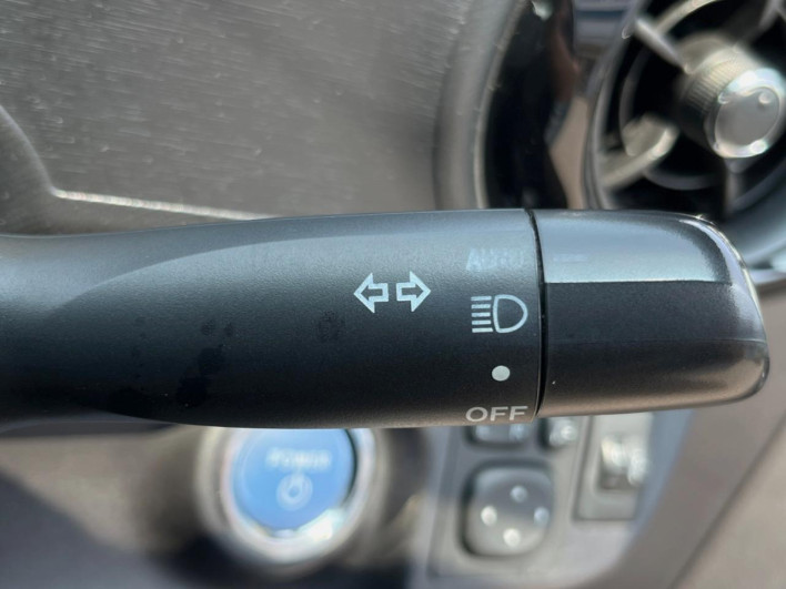 2015 Toyota Aqua DAA-NHP10 (UW-6a2b791f390d7)[8]