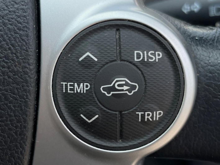 2015 Toyota Aqua DAA-NHP10 (UW-6a2b791f390d7)[10]