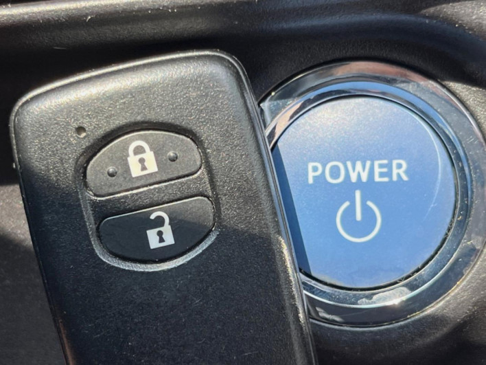 2015 Toyota Aqua DAA-NHP10 (UW-6a2b791f390d7)[7]
