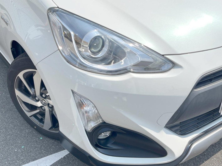 2016 Toyota Aqua DAA-NHP10 (UW-6a2b7920763cf)[8]