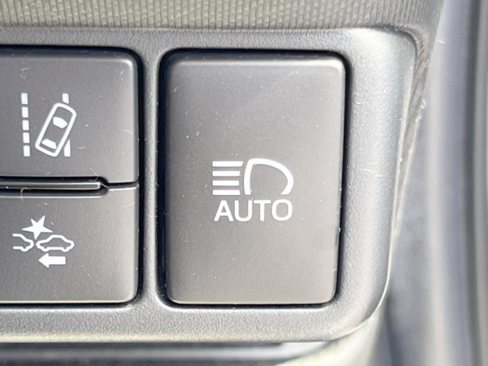 2016 Toyota Aqua DAA-NHP10 (UW-6a2b7920763cf)[29]