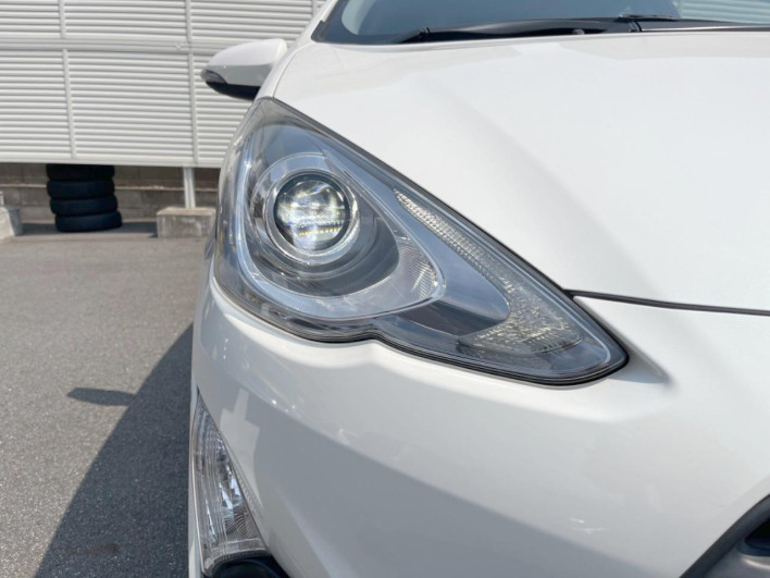2016 Toyota Aqua DAA-NHP10 (UW-6a2b7920763cf)[9]