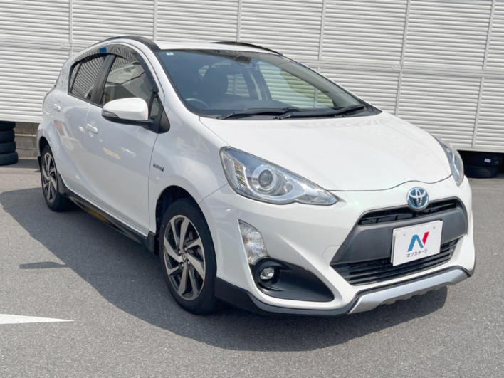 2016 Toyota Aqua DAA-NHP10 (UW-6a2b7920763cf)[13]