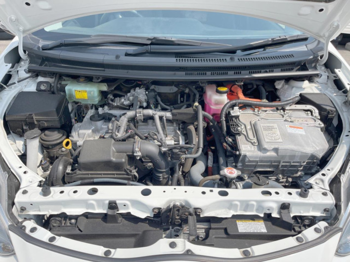 2016 Toyota Aqua DAA-NHP10 (UW-6a2b7920763cf)[12]
