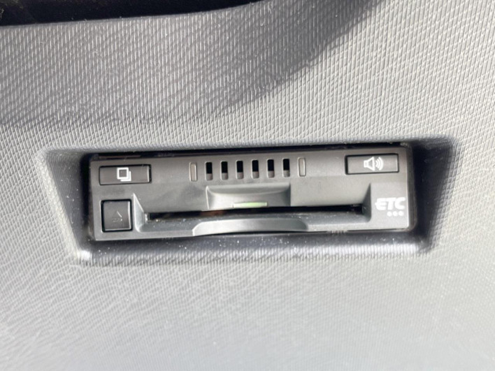 2016 Toyota Aqua DAA-NHP10 (UW-6a2b7920763cf)[27]