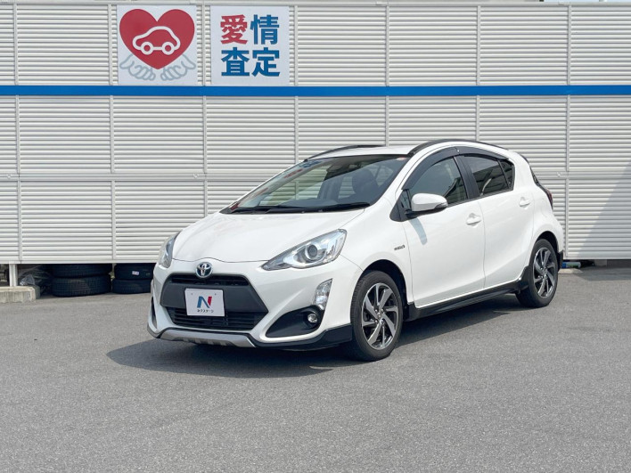 2016 Toyota Aqua DAA-NHP10 (UW-6a2b7920763cf)[0]
