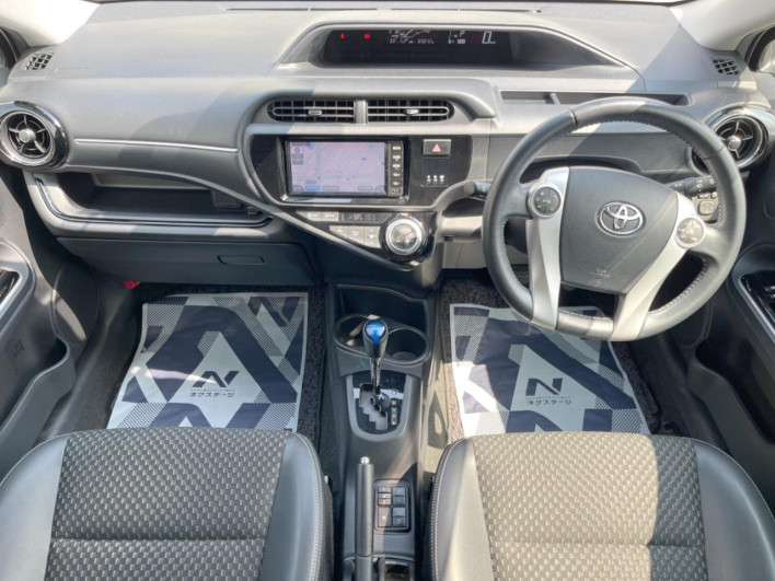 2016 Toyota Aqua DAA-NHP10 (UW-6a2b7920763cf)[24]