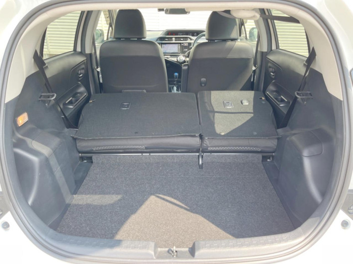 2016 Toyota Aqua DAA-NHP10 (UW-6a2b7920763cf)[20]