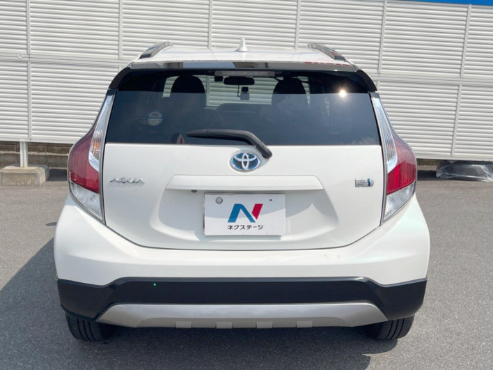 2016 Toyota Aqua DAA-NHP10 (UW-6a2b7920763cf)[18]
