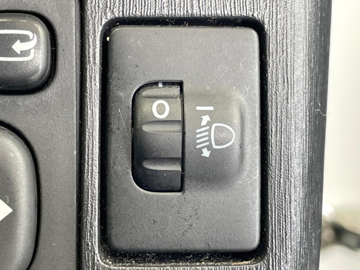 2013 Toyota Vitz DBA-NSP130 (UW-6a2b7925d3156)[21]