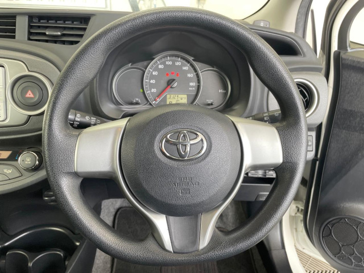 2013 Toyota Vitz DBA-NSP130 (UW-6a2b7925d3156)[17]
