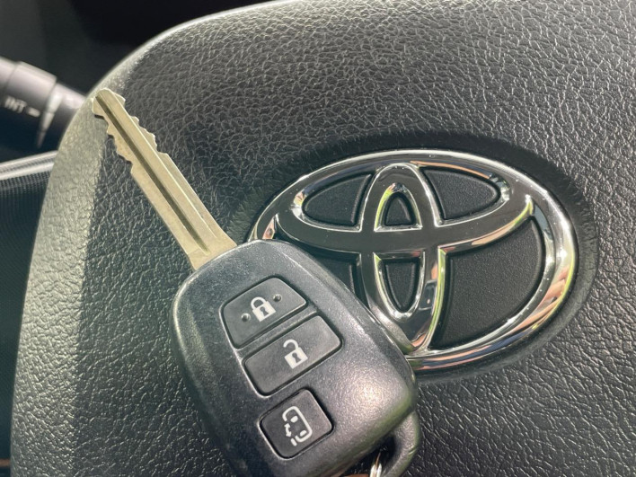 2016 Toyota Sienta DBA-NSP170G (UW-6a2b7928a06a4)[18]