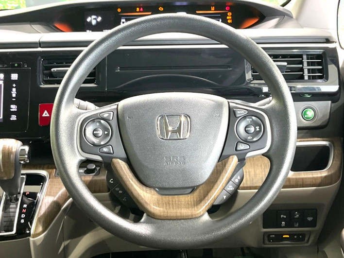 2015 Honda Step Wagon DBA-RP2 (UW-6a2b793735e99)[16]