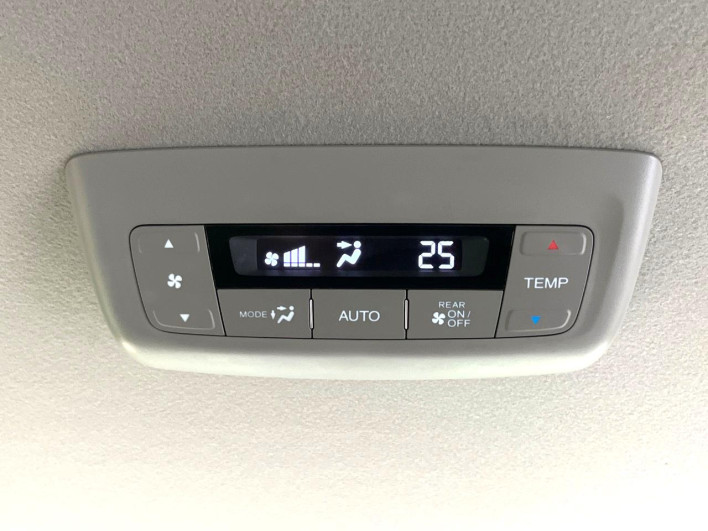 2015 Honda Step Wagon DBA-RP2 (UW-6a2b793735e99)[14]