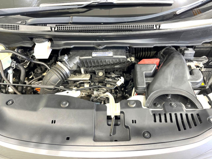 2015 Honda Step Wagon DBA-RP2 (UW-6a2b793735e99)[4]