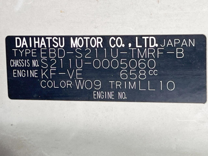 2013 Toyota Pixis Truck EBD-S211U (UW-6a2b794bb3f9b)[1]