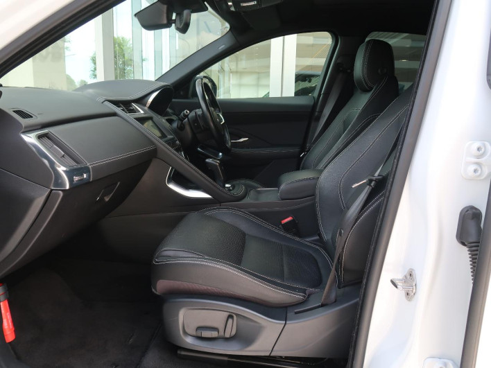 2018 Jaguar E Pace DBA-DF2XA (UW-6a2b7950858c8)[13]