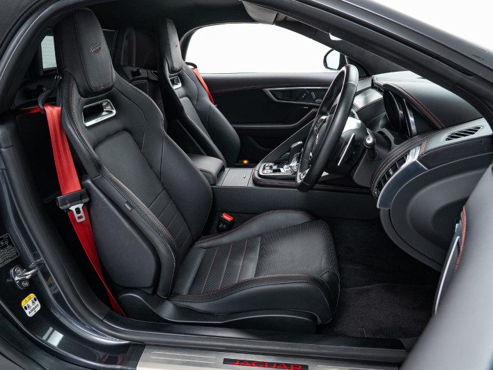 2020 Jaguar F Type CBA-J608A (UW-6a2b79520d35a)[14]