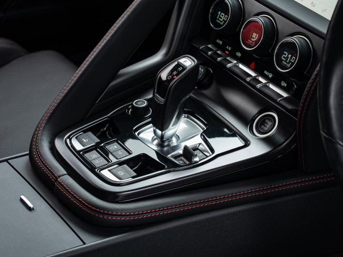 2020 Jaguar F Type CBA-J608A (UW-6a2b79520d35a)[19]