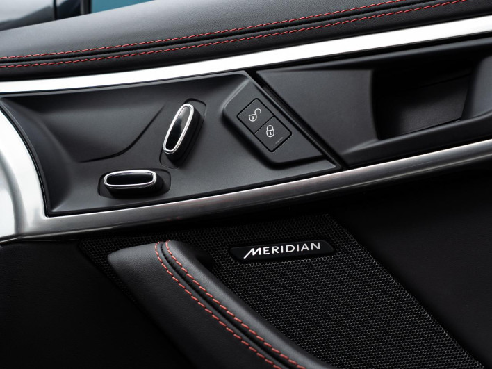 2020 Jaguar F Type CBA-J608A (UW-6a2b79520d35a)[15]