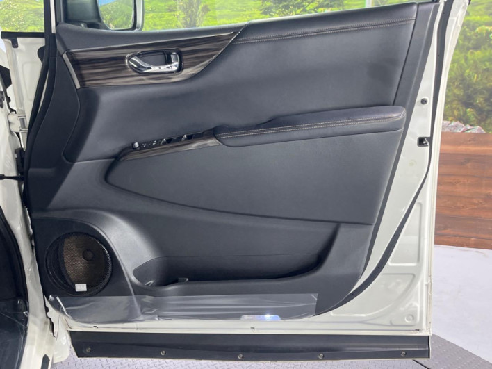 2016 Nissan Elgrand DBA-TE52 (UW-6a2b79607484a)[21]