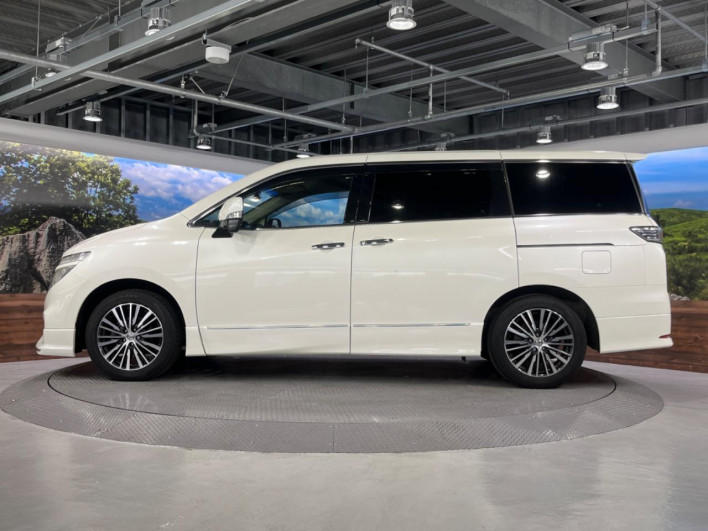 2016 Nissan Elgrand DBA-TE52 (UW-6a2b79607484a)[12]