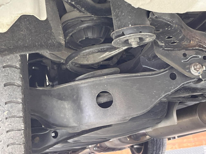 2016 Nissan Elgrand DBA-TE52 (UW-6a2b79607484a)[18]