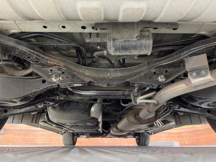 2016 Nissan Elgrand DBA-TE52 (UW-6a2b79607484a)[17]