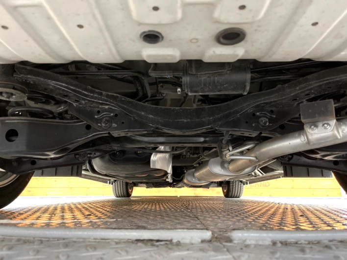 2016 Nissan Elgrand DBA-TE52 (UW-6a2b796146b8a)[8]