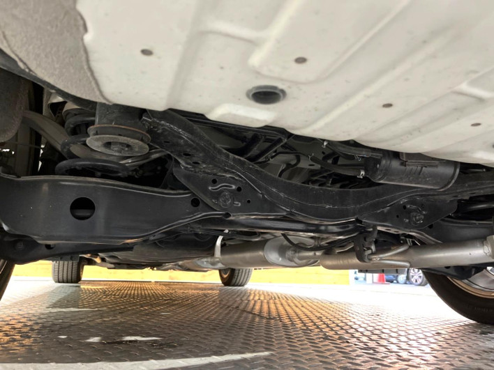 2016 Nissan Elgrand DBA-TE52 (UW-6a2b796146b8a)[11]