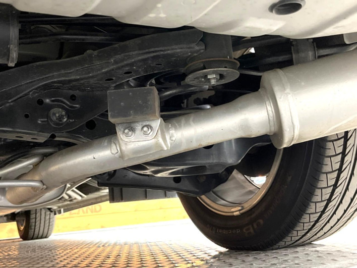 2016 Nissan Elgrand DBA-TE52 (UW-6a2b796146b8a)[9]