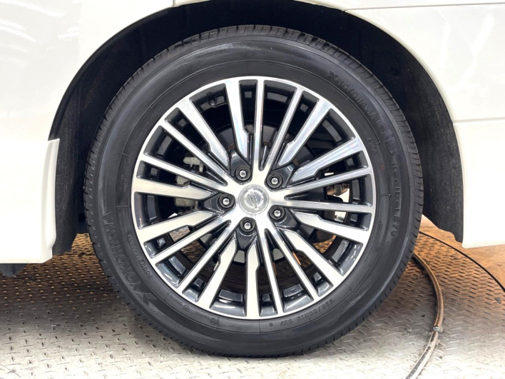 2016 Nissan Elgrand DBA-TE52 (UW-6a2b796146b8a)[28]