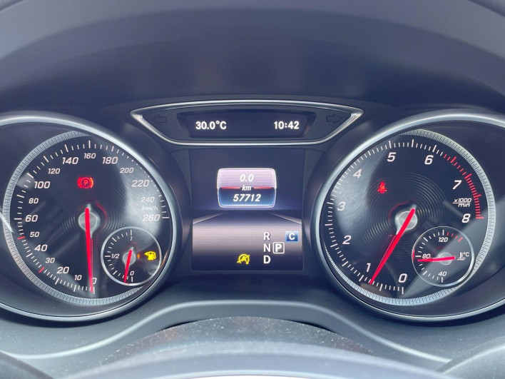 2017 Mercedes Benz GLA Class DBA-156947 (UW-6a2b797ec6877)[13]