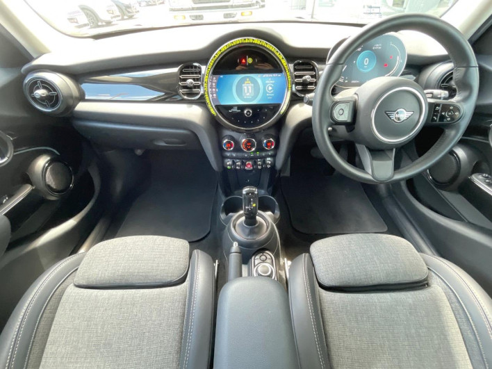 2022 Rover Mini 3DA-XV20MW (UW-6a2b7983a4d57)[25]