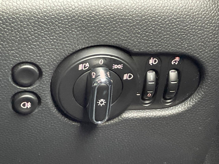 2022 Rover Mini 3BA-XR15MW (UW-6a2b7983b9341)[13]