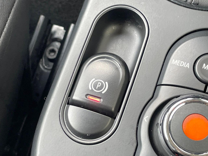 2021 Rover Mini 3BA-XU15MW (UW-6a2b7983c3132)[17]