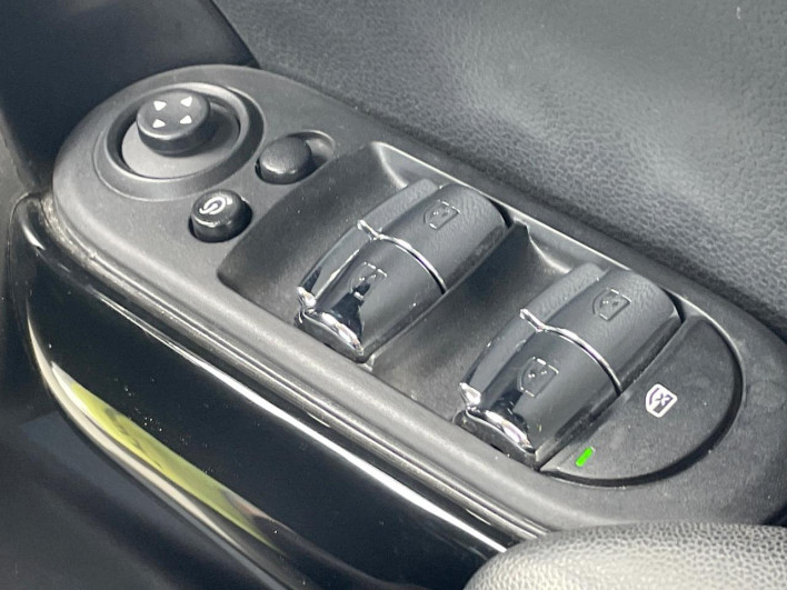 2021 Rover Mini 3BA-XU15MW (UW-6a2b7983c3132)[11]