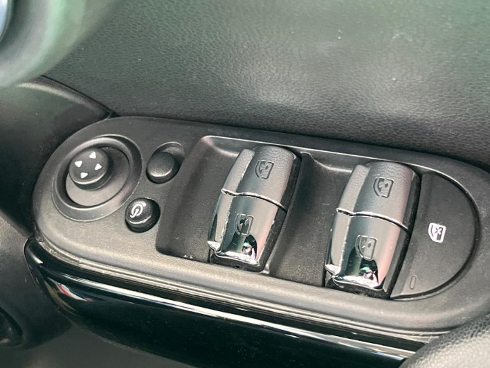 2021 Rover Mini 3BA-XU15MW (UW-6a2b7983c9006)[22]