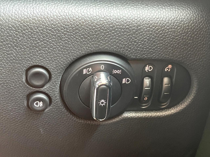 2021 Rover Mini 3BA-XU15MW (UW-6a2b7983c9006)[24]