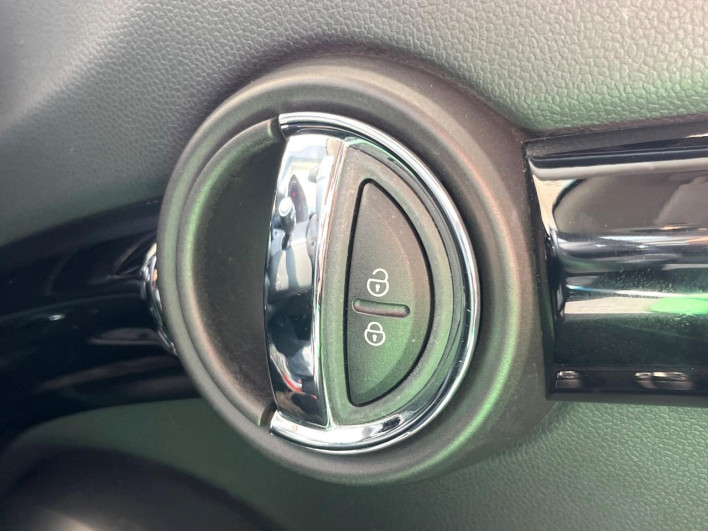 2021 Rover Mini 3BA-XU15MW (UW-6a2b7983c9006)[23]