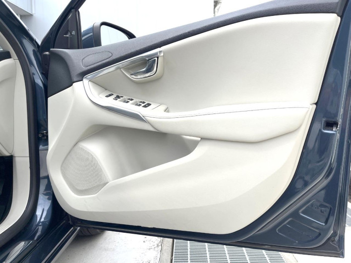 2018 Volvo V40 LDA-MD4204T (UW-6a2b798d781b9)[19]