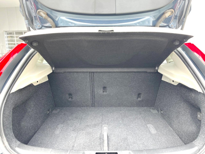 2018 Volvo V40 LDA-MD4204T (UW-6a2b798d781b9)[25]
