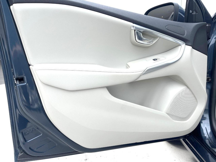 2018 Volvo V40 LDA-MD4204T (UW-6a2b798d781b9)[21]
