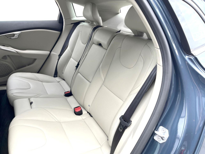 2018 Volvo V40 LDA-MD4204T (UW-6a2b798d781b9)[26]