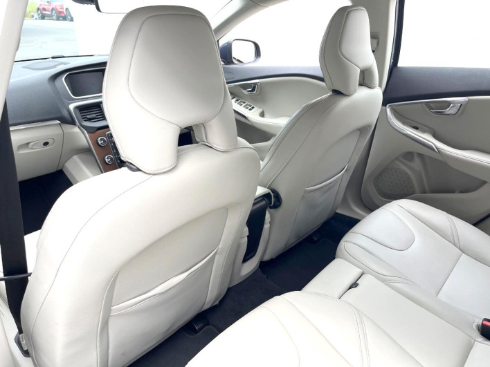 2018 Volvo V40 LDA-MD4204T (UW-6a2b798d781b9)[28]
