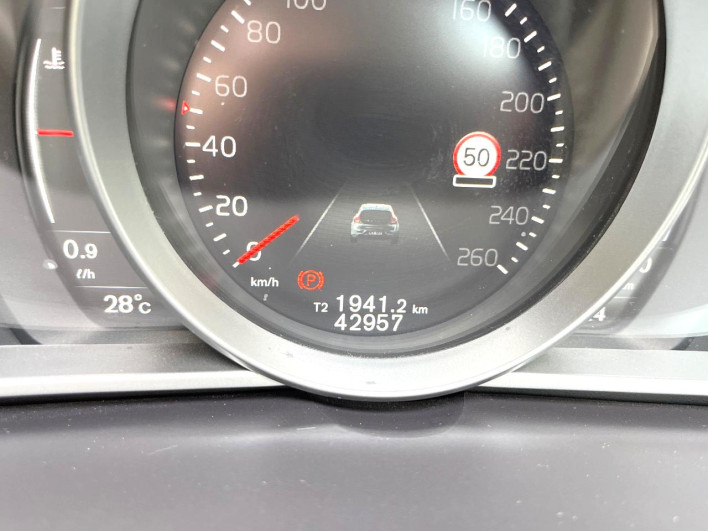 2018 Volvo V40 LDA-MD4204T (UW-6a2b798d781b9)[2]