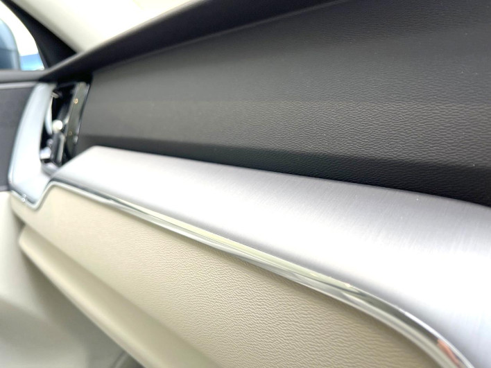 2020 Volvo XC60 5AA-UB420TXCM (UW-6a2b798ed0cea)[18]