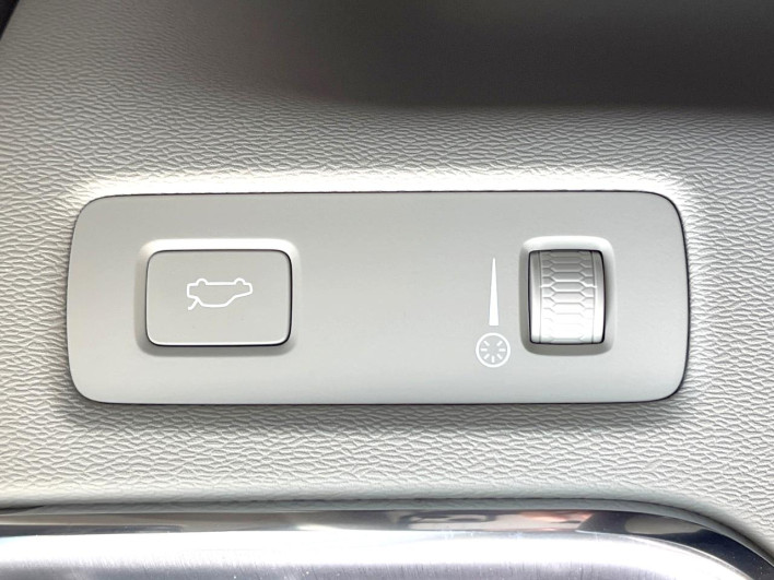 2020 Volvo XC60 5AA-UB420TXCM (UW-6a2b798ed0cea)[16]