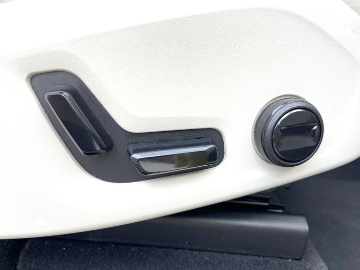 2020 Volvo XC60 5AA-UB420TXCM (UW-6a2b798ed0cea)[23]