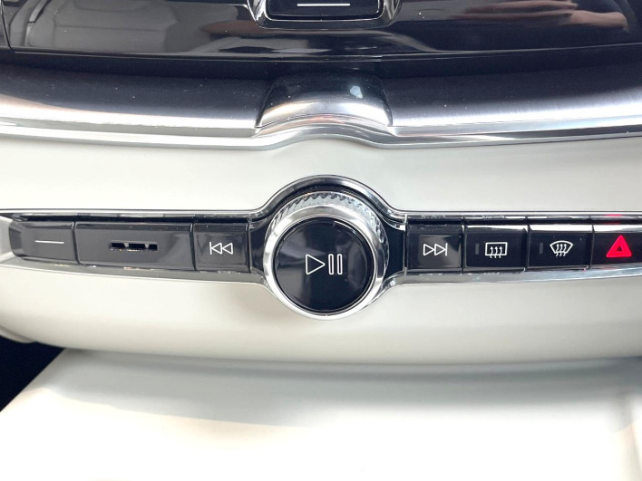 2020 Volvo XC60 5AA-UB420TXCM (UW-6a2b798ed0cea)[19]
